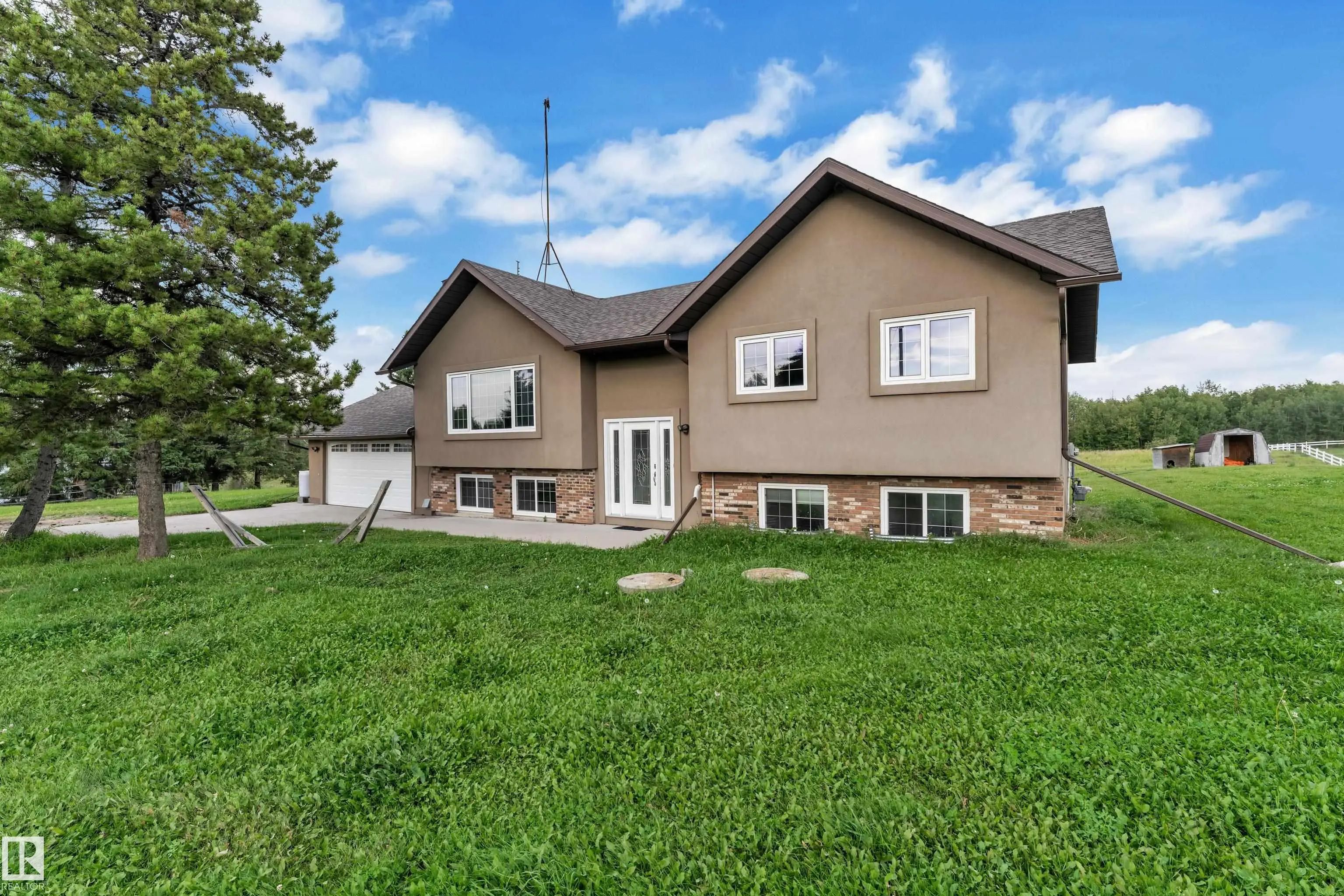 Photo for MLS®# E4506093 - home for sale at 217 51561 Rge Road 224, Avery Park, Rural Strathcona County AB