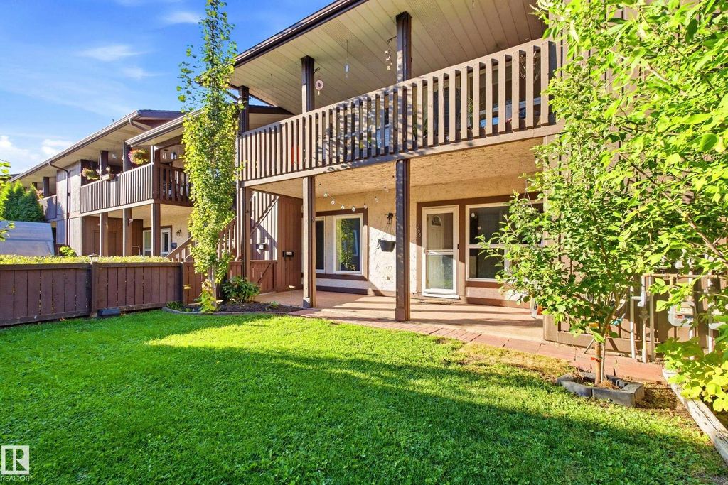 258 Surrey Gardens, Edmonton