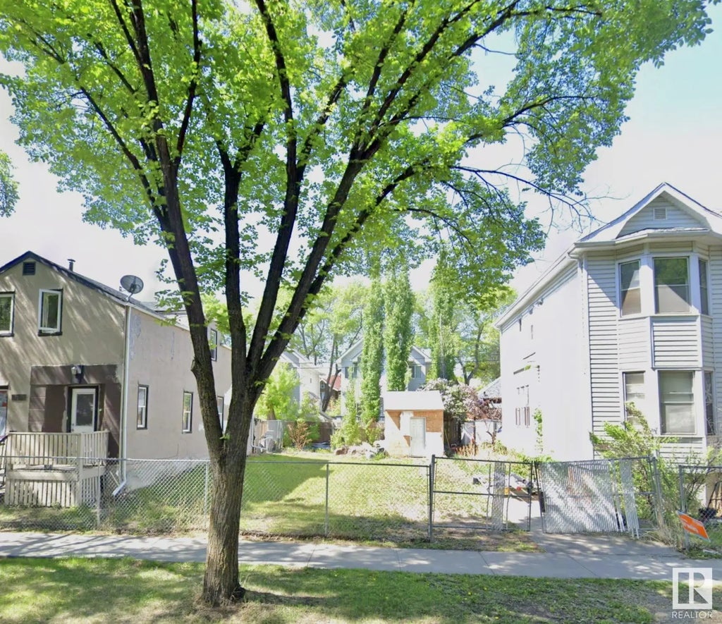 10858 92 Street, Edmonton