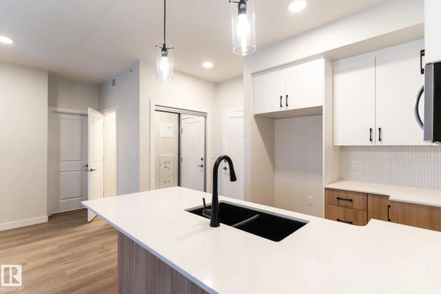 210 2225 44 Avenue Nw, Edmonton