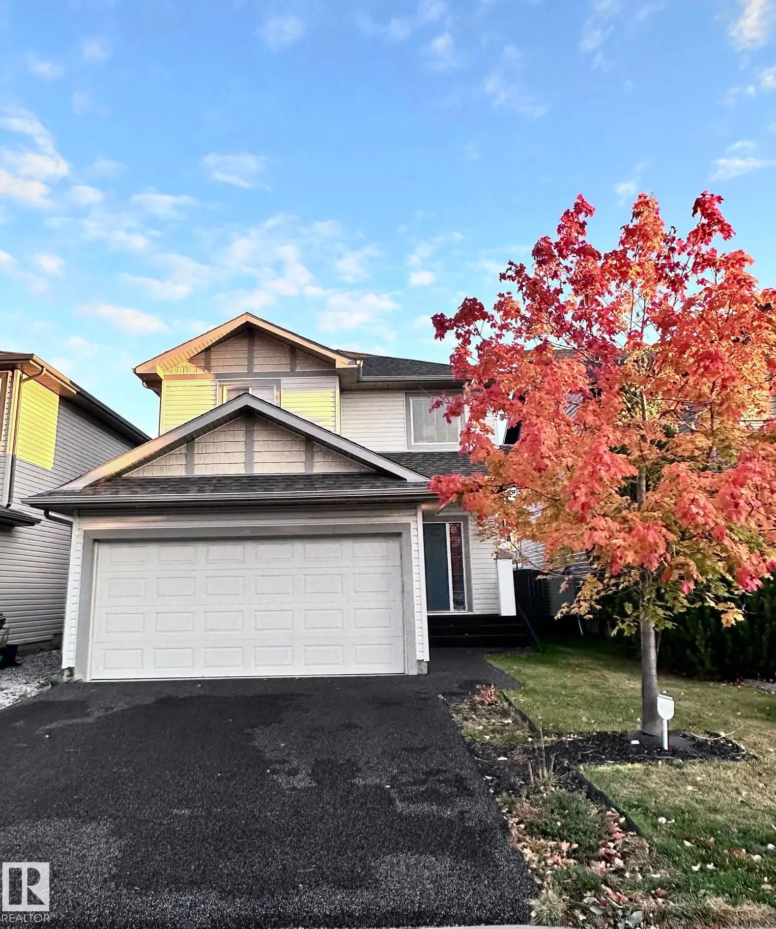 Sherwood Park Real Estate: Single Family Property for Sale in Foxboro