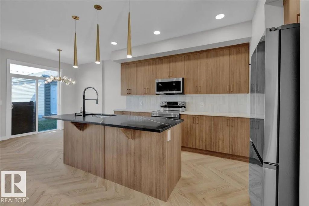 8310 Kiriak Loop, Edmonton