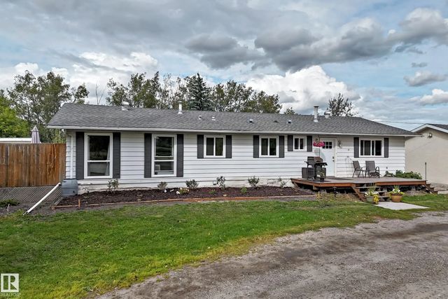 Photo for MLS®# E4508376 - home for sale at 23230 Twp Road 520, Colchester Lane, Rural Strathcona County AB