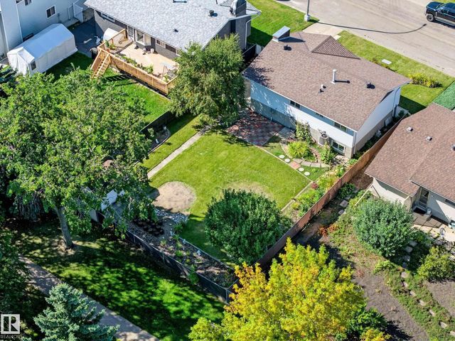Edmonton Real Estate Listing: 2911 83 Street Northwest, Tipaskan