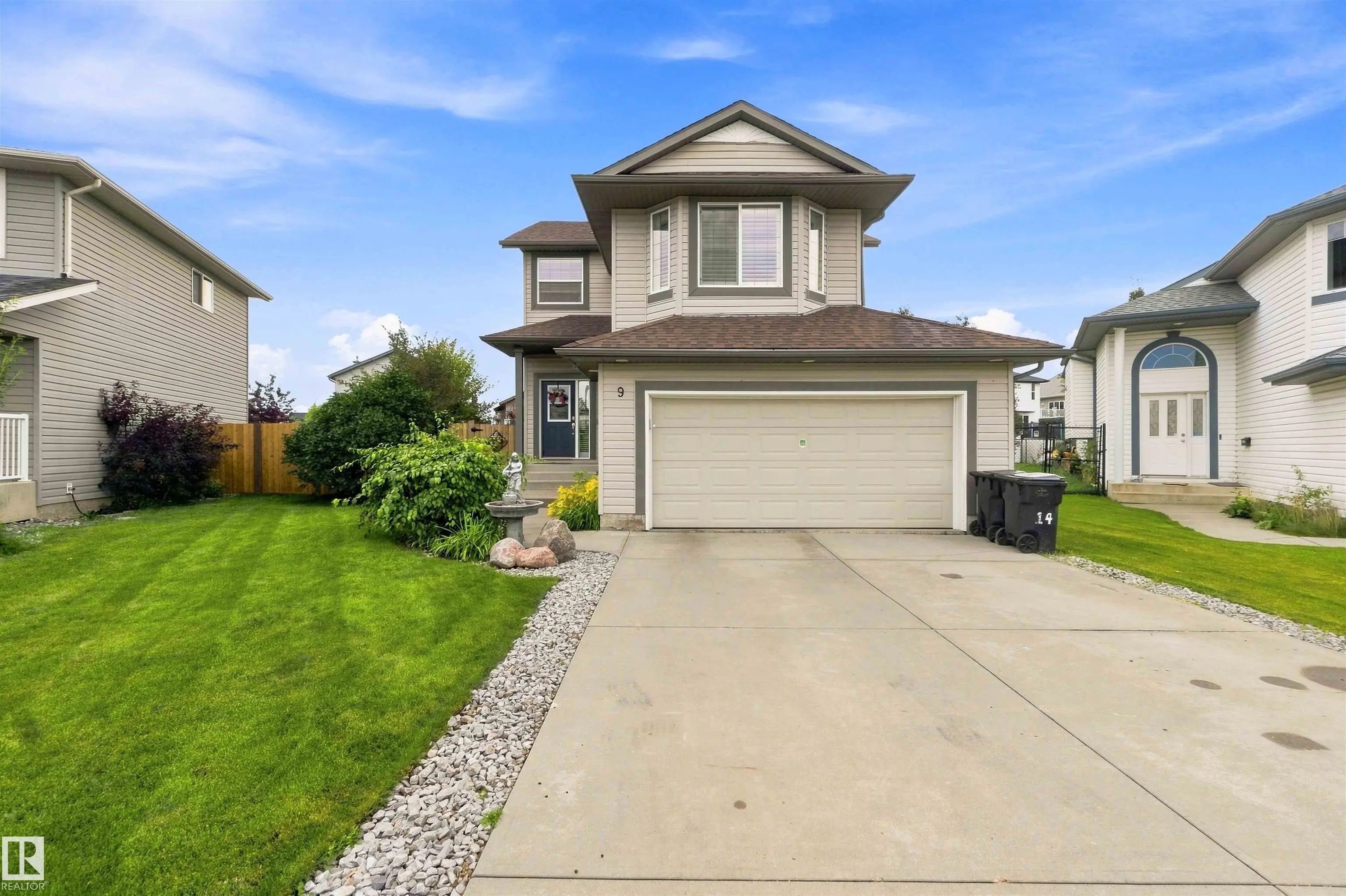 Photo for MLS®# E4507130 - home for sale at 9 Halsted Court, Hilldowns, Spruce Grove AB