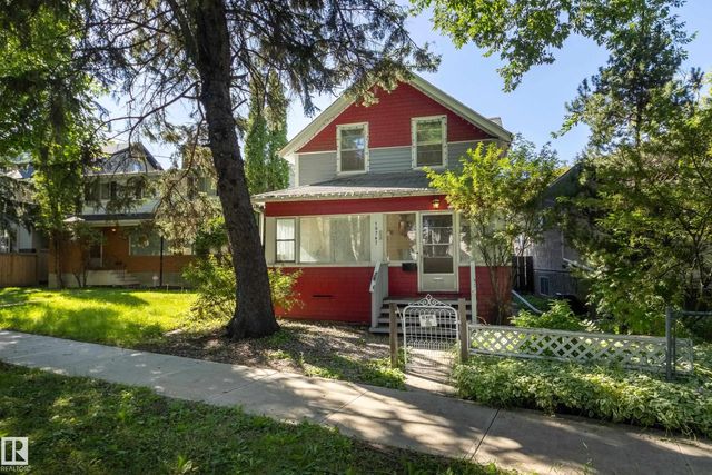 10747 University Avenue Nw, Edmonton