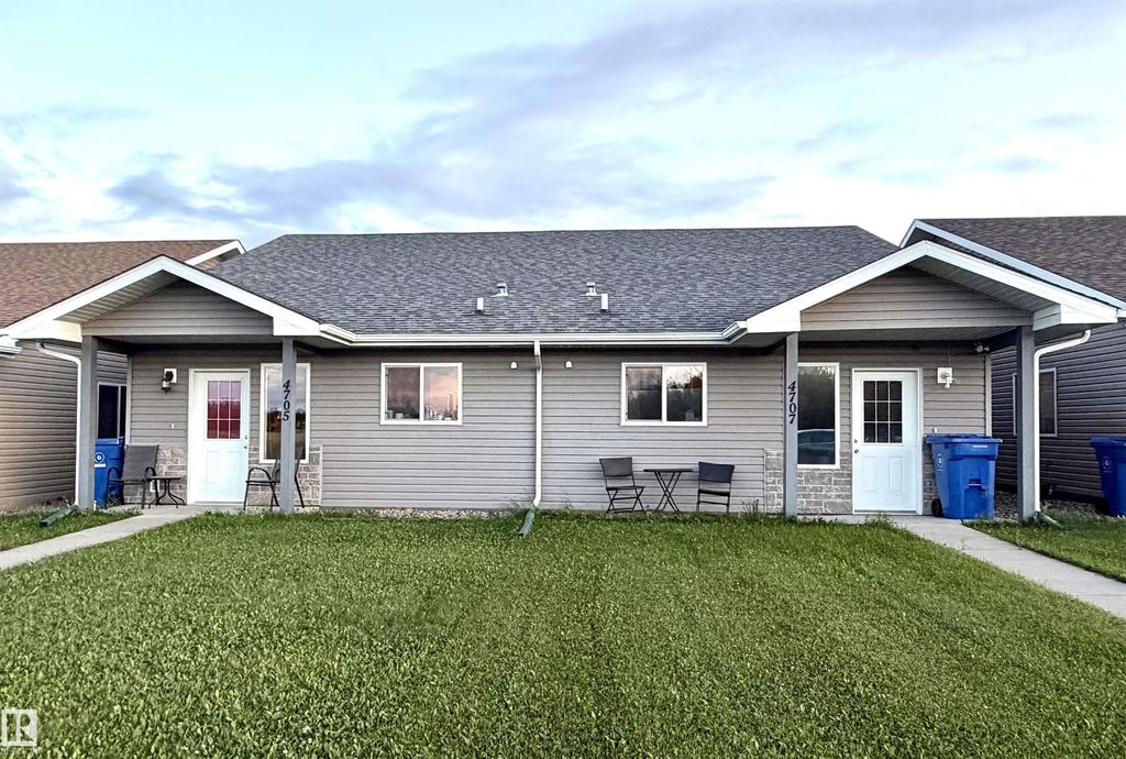 4705 & 4707 61 Avenue, Vegreville