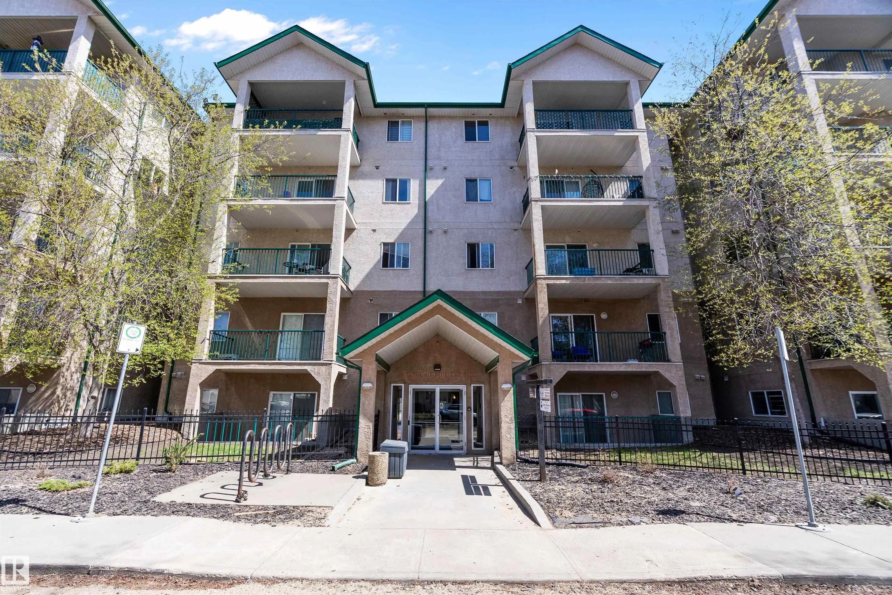 Photo for MLS®# E4503195 - home for sale at 325 11325 83 Street Northwest, Parkdale (Edmonton), Edmonton AB