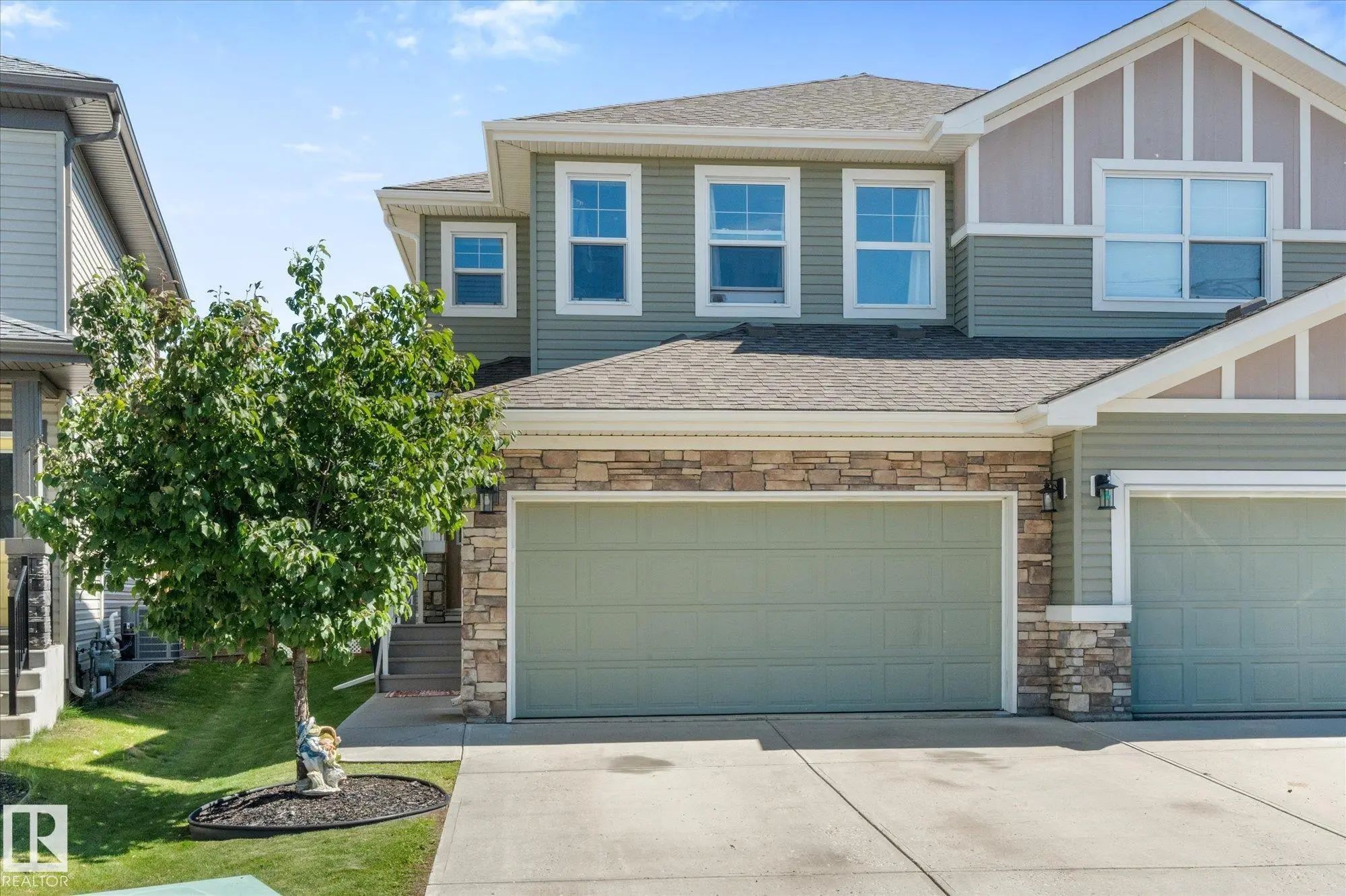 Photo for MLS®# E4504767 - home for sale at 54 Astoria Place, Devon, Devon AB