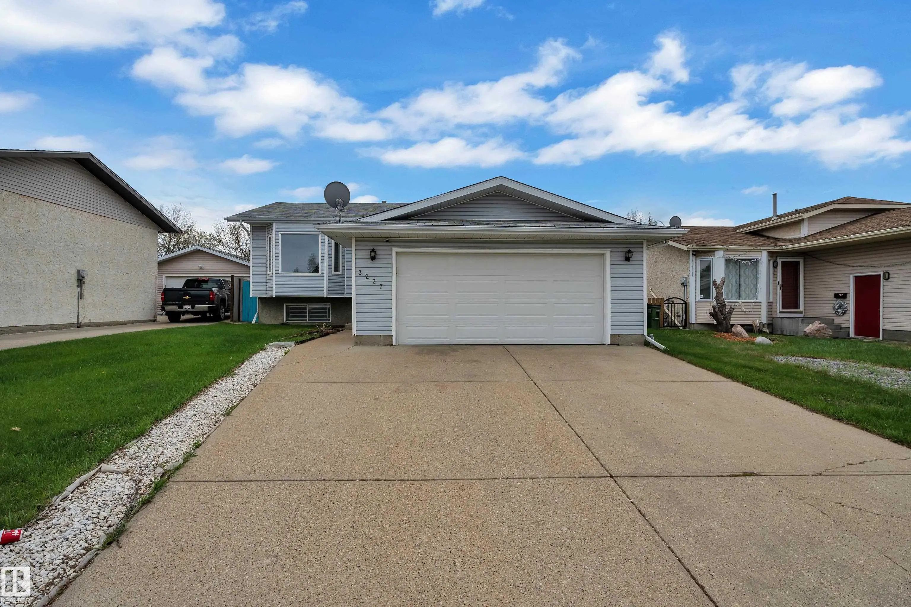 Photo for MLS®# E4506567 - home for sale at 3227 145 Avenue Northwest, Kirkness, Edmonton AB
