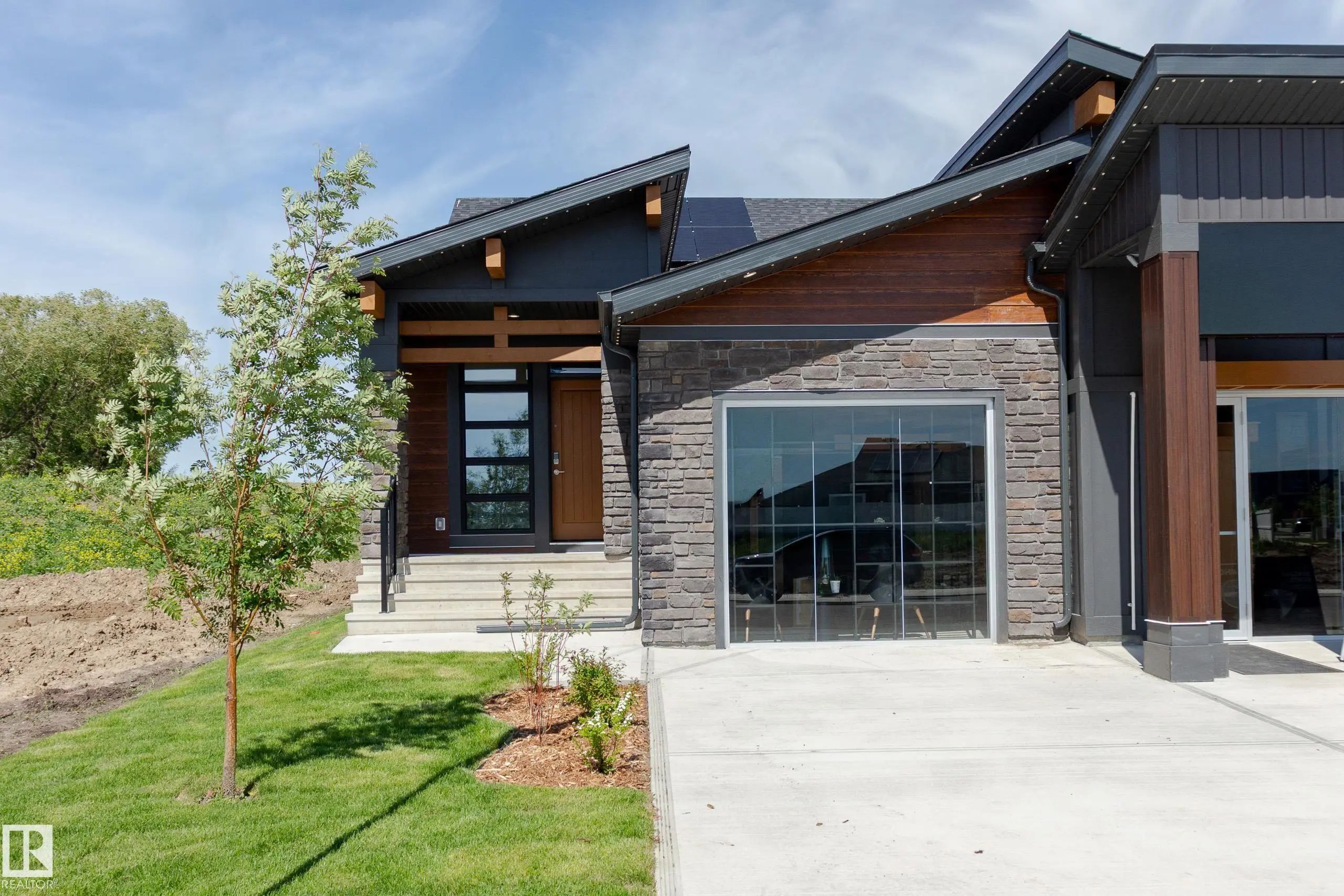 Single Family Property for Sale at 300 Stonehouse Place, Leduc: MLS®# E4497295