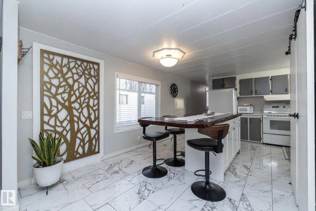 1011 West Mount Crescent, Edmonton