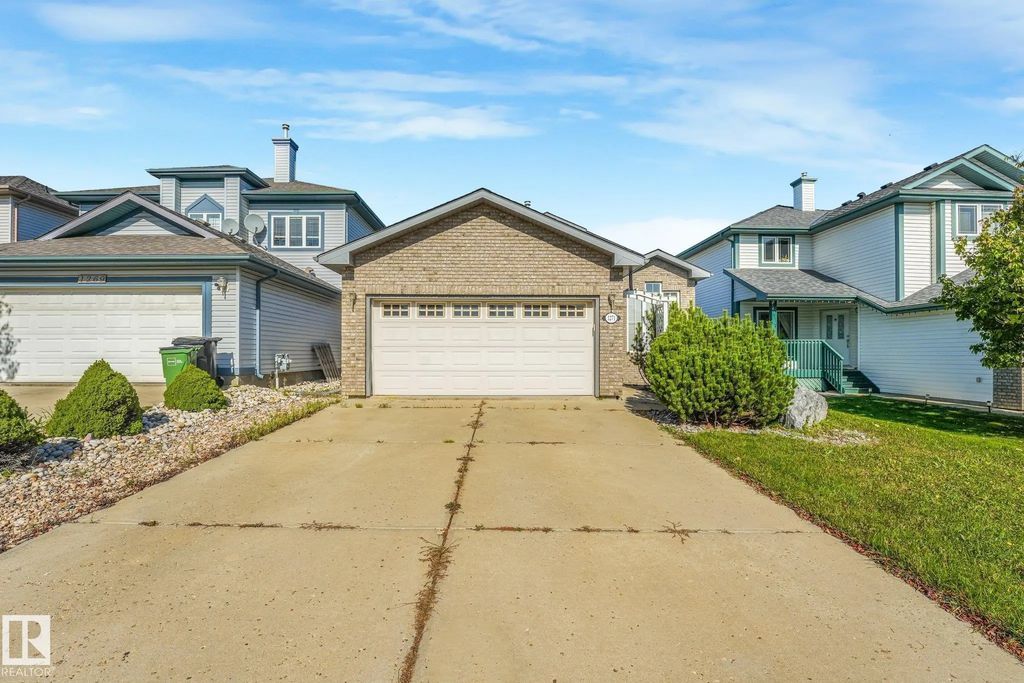 1271 Ormsby Lane, Edmonton