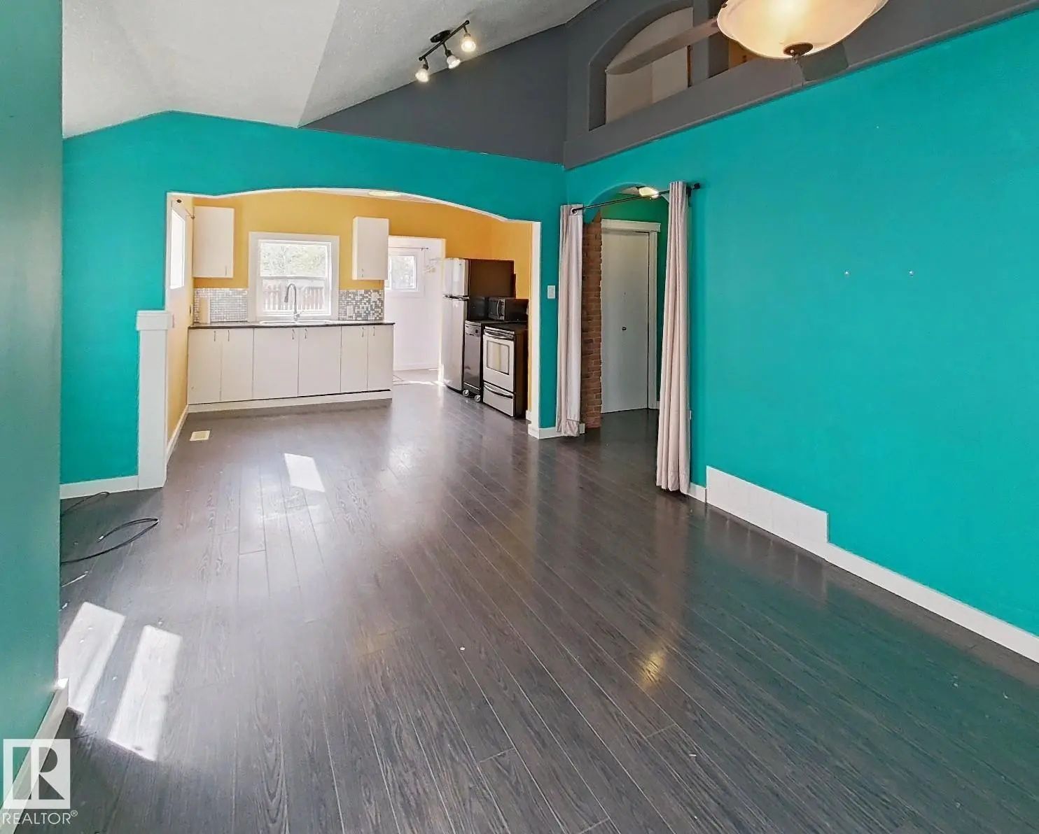 Edmonton Real Estate: Single Family Property for Sale in Delton