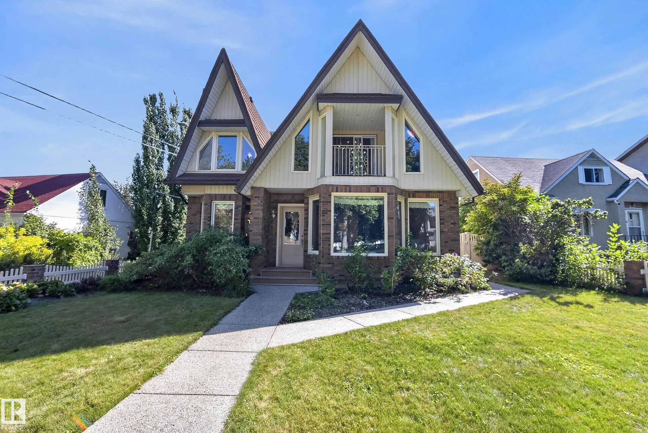 Photo for MLS®# E4506956 - home for sale at 9571 91 Street Northwest, Strathearn, Edmonton AB