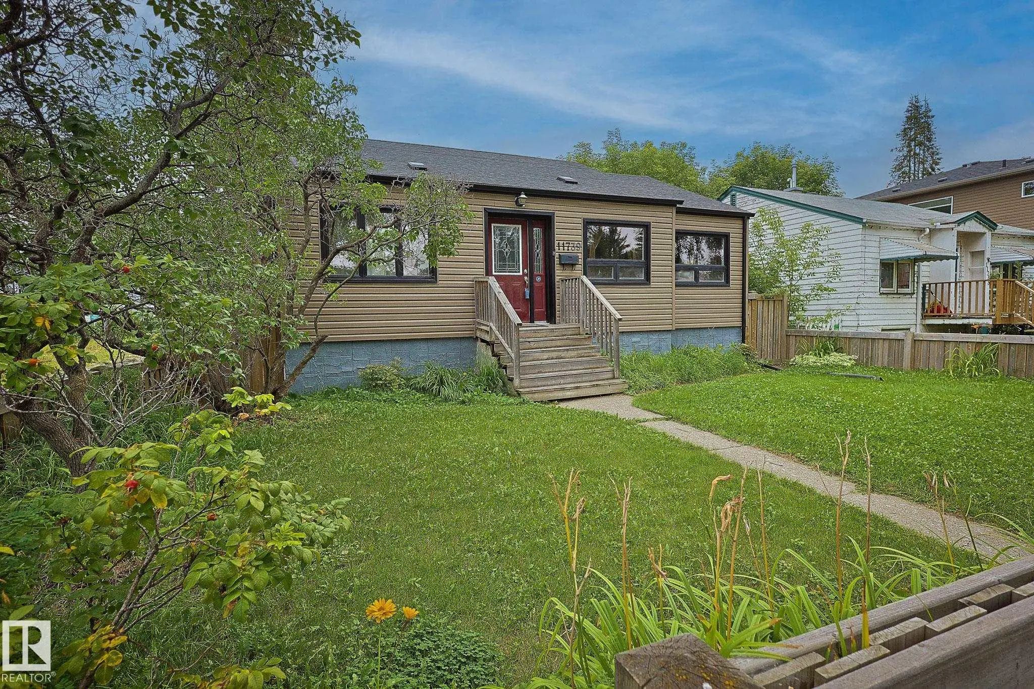 Photo for MLS®# E4505205 - home for sale at 11739 129 Street Northwest, Inglewood (Edmonton), Edmonton AB