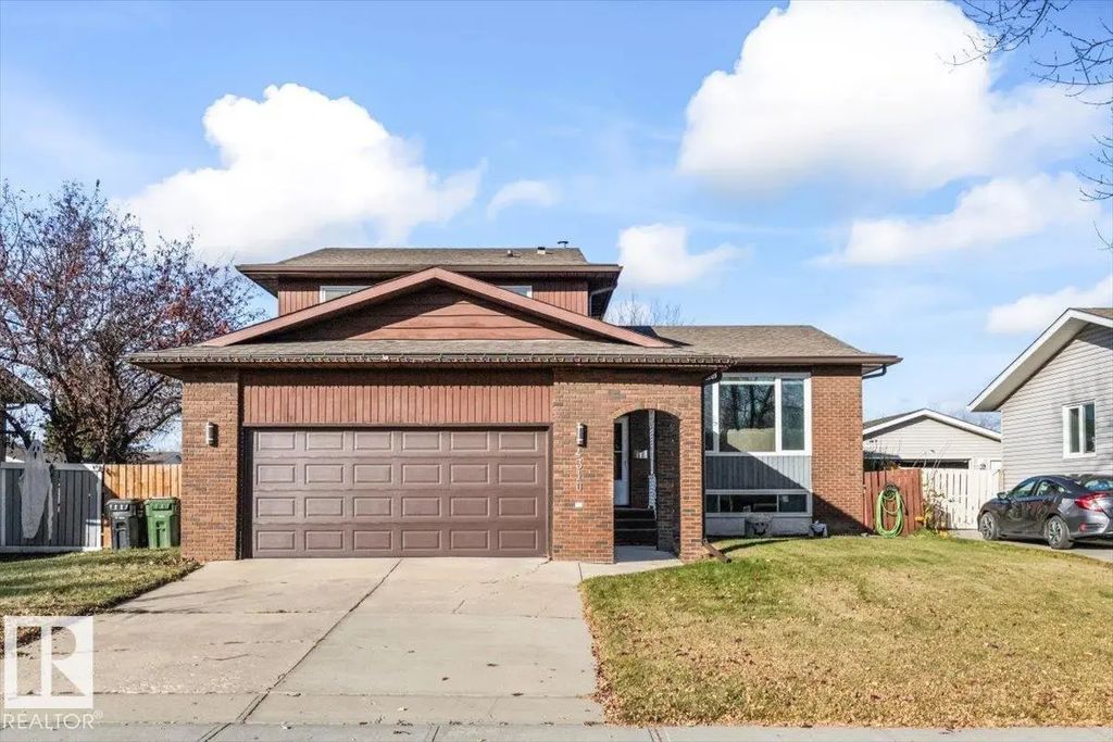Split Family Sign $499000 | South Park Detached Single Family for Sale at 4310 39 Avenue ...