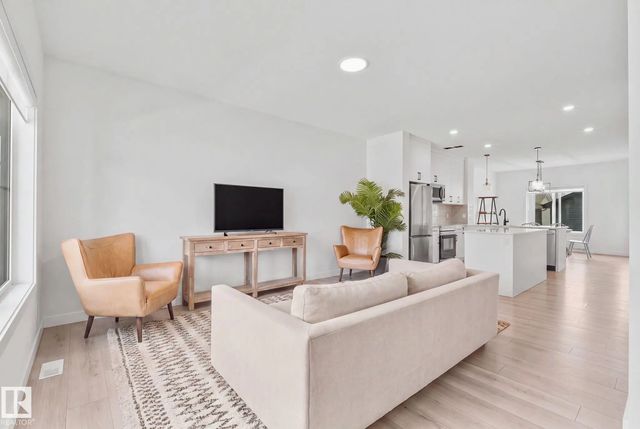 4023 Hawthorn Link Link Sw, Edmonton