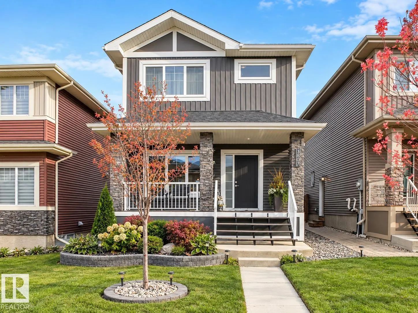 Photo for MLS®# E4507294 - home for sale at 3807 Weidle Crescent Southwest, Walker, Edmonton AB