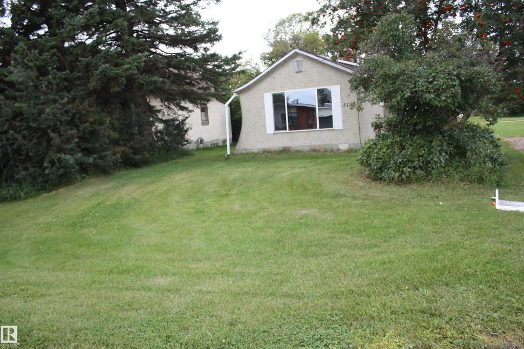 5124 49 Street, Waskatenau