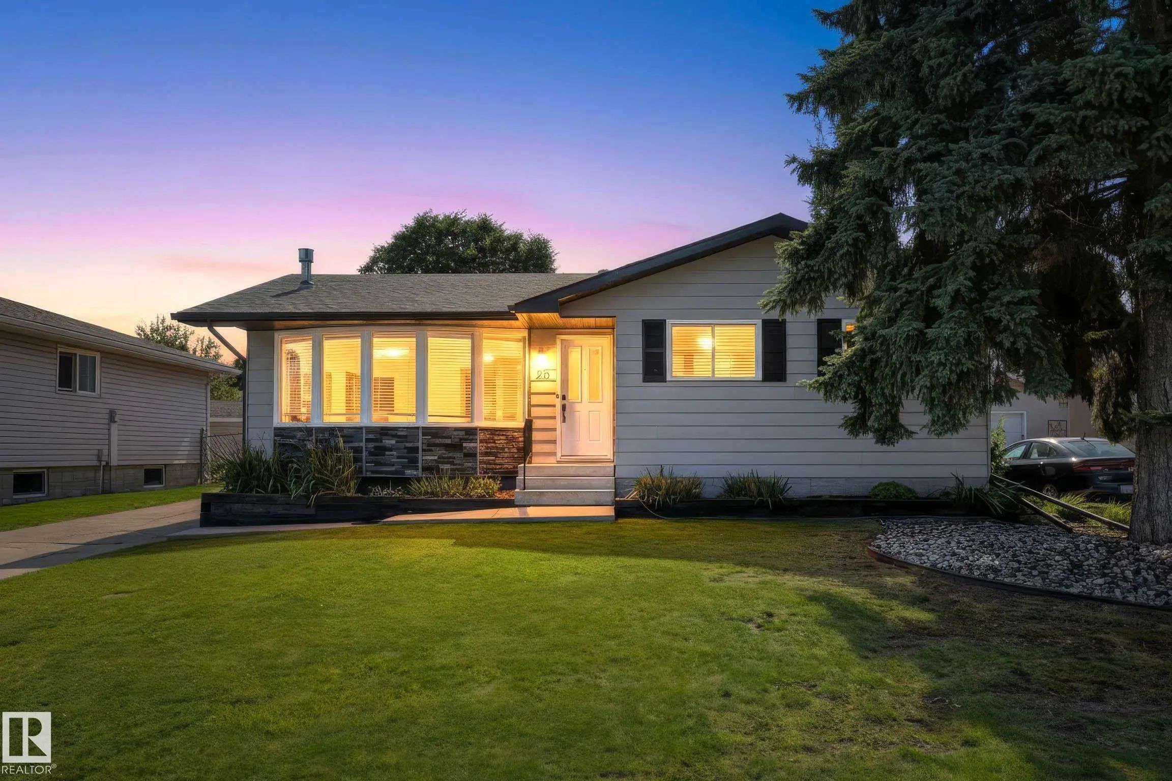 Photo for MLS®# E4506809 - home for sale at 25 Galloway Drive, Glen Allan, Sherwood Park AB