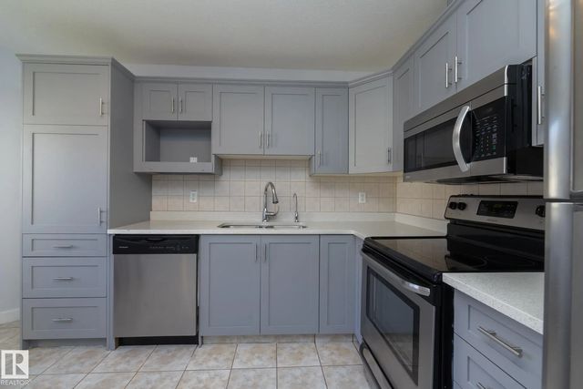 37 3811 85 Street Nw, Edmonton