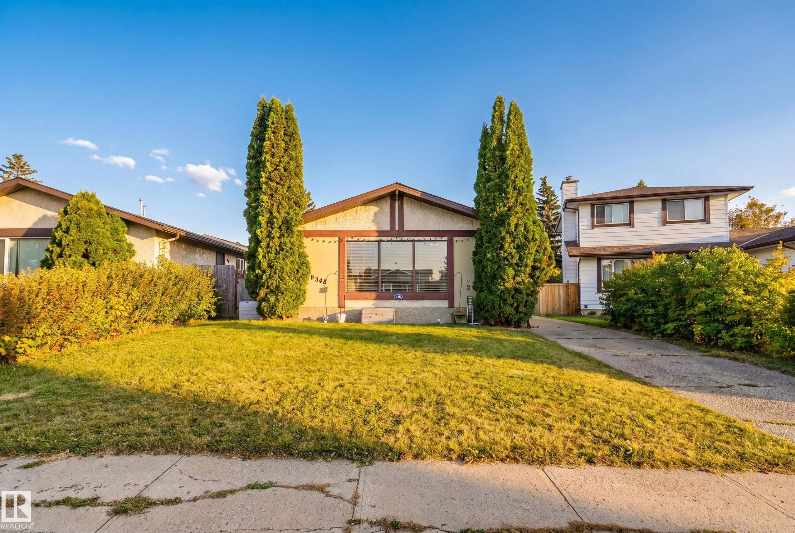 Photo for MLS®# E4512182 - home for sale at 3819 17a Avenue Northwest, Daly Grove, Edmonton AB