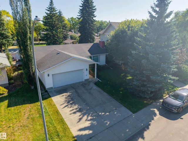 Real Estate Listing in Parkview, Edmonton
