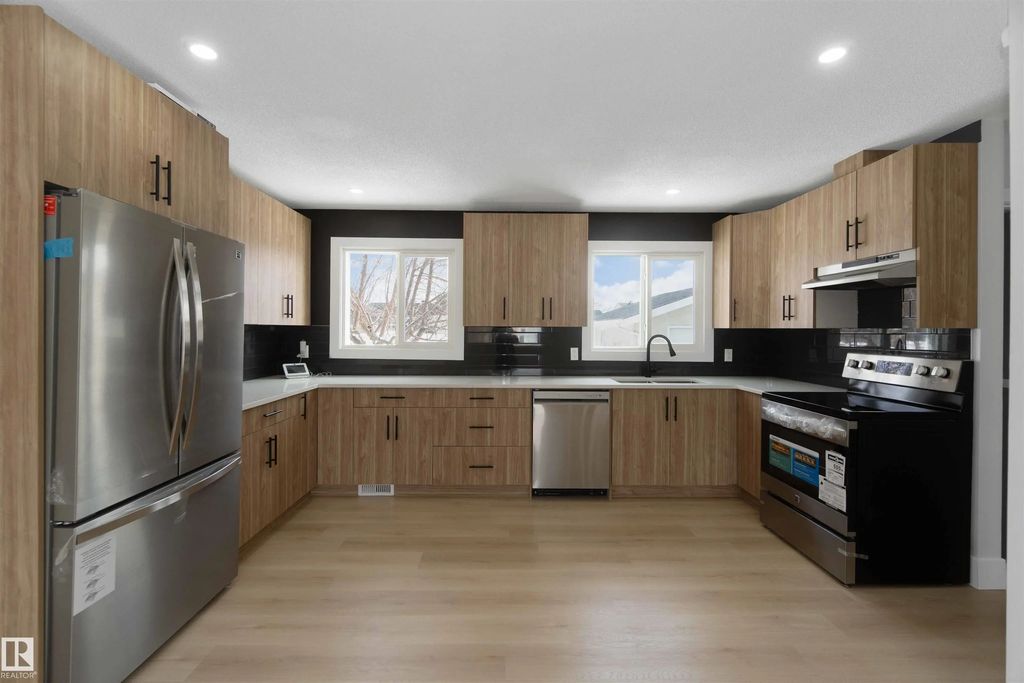 15015 95 Street, Edmonton