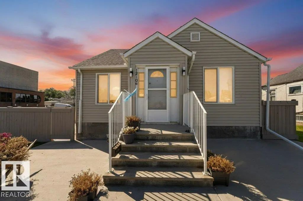 Photo for MLS®# E4506170 - home for sale at 12106 77 Street Northwest, Eastwood, Edmonton AB