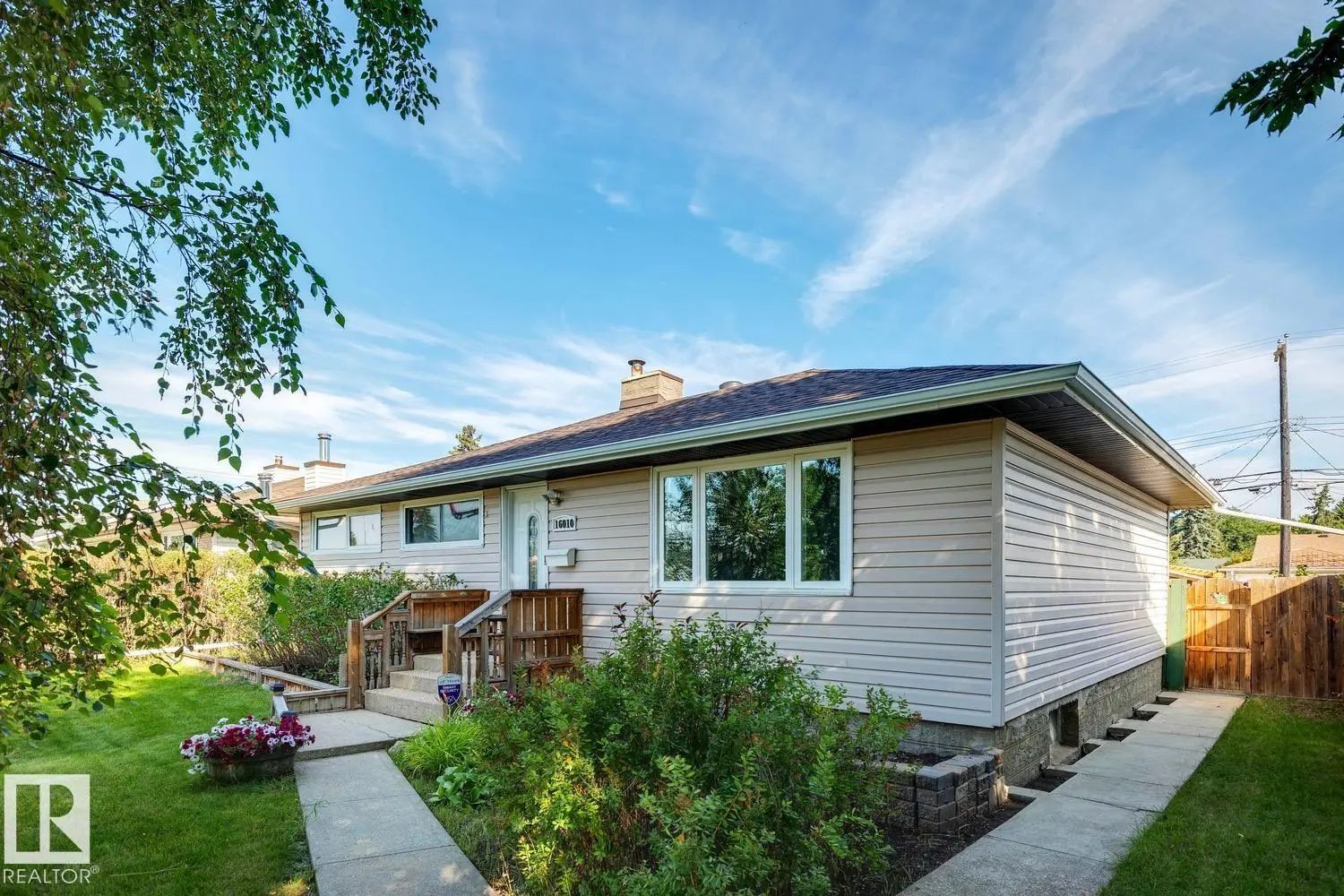 Single Family Home for Sale in Edmonton, AB