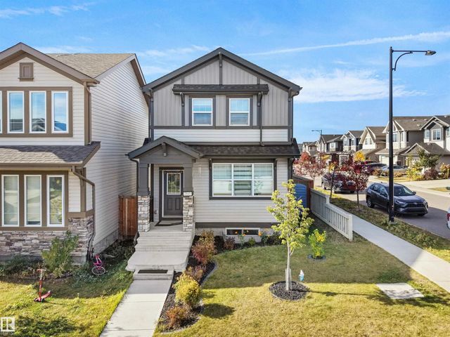 Single Family Home for Sale in Edmonton, AB