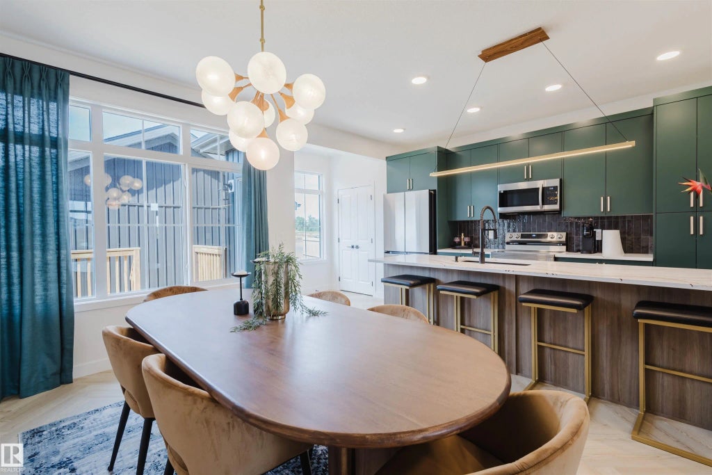 2131 Crossbill Lane, Edmonton