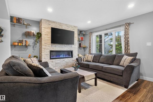 Photo for MLS®# E4508858 - home for sale at 319 Desrochers Boulevard Southwest, Desrochers Area, Edmonton AB