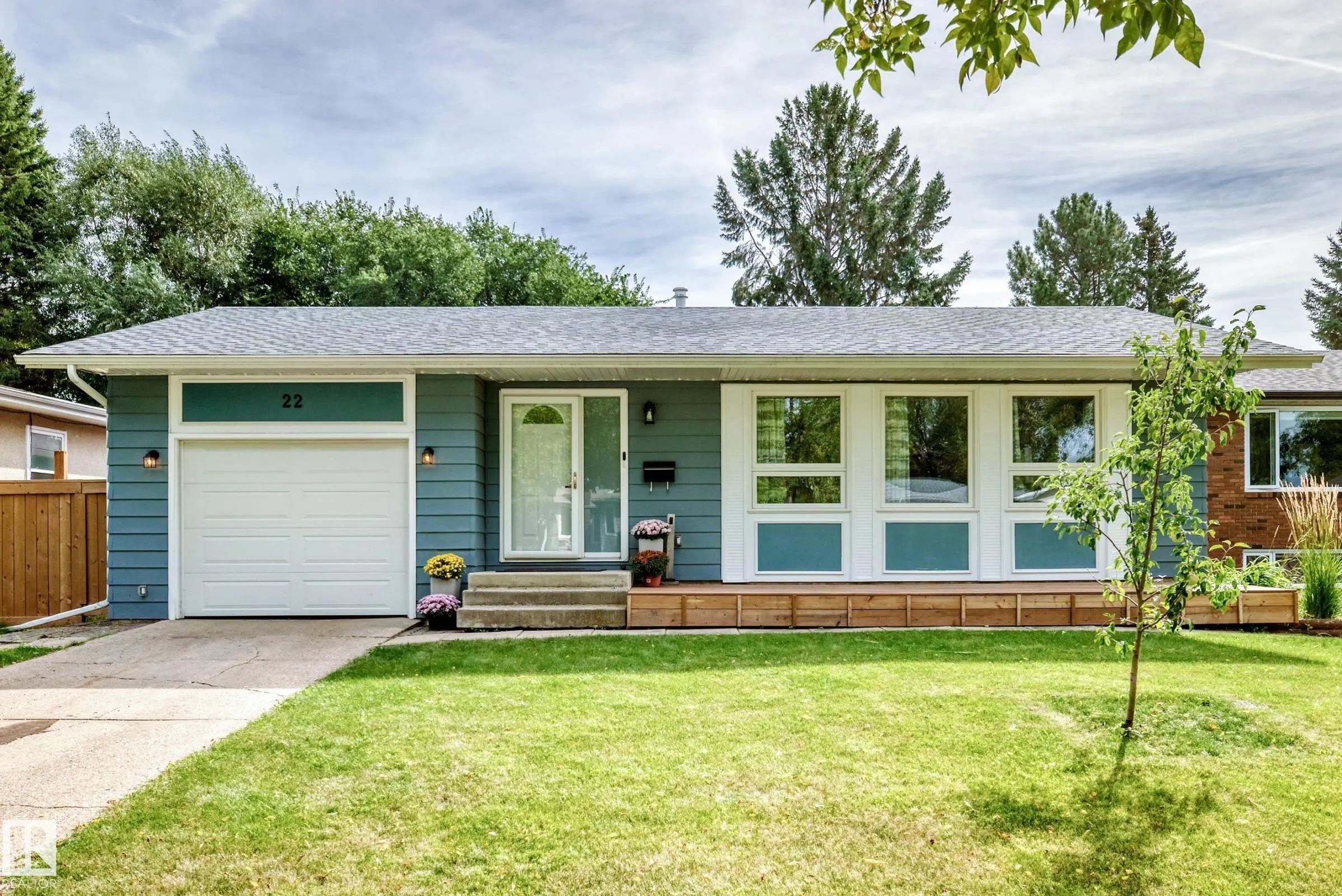 St. Albert Real Estate: Single Family Property for Sale in Akinsdale