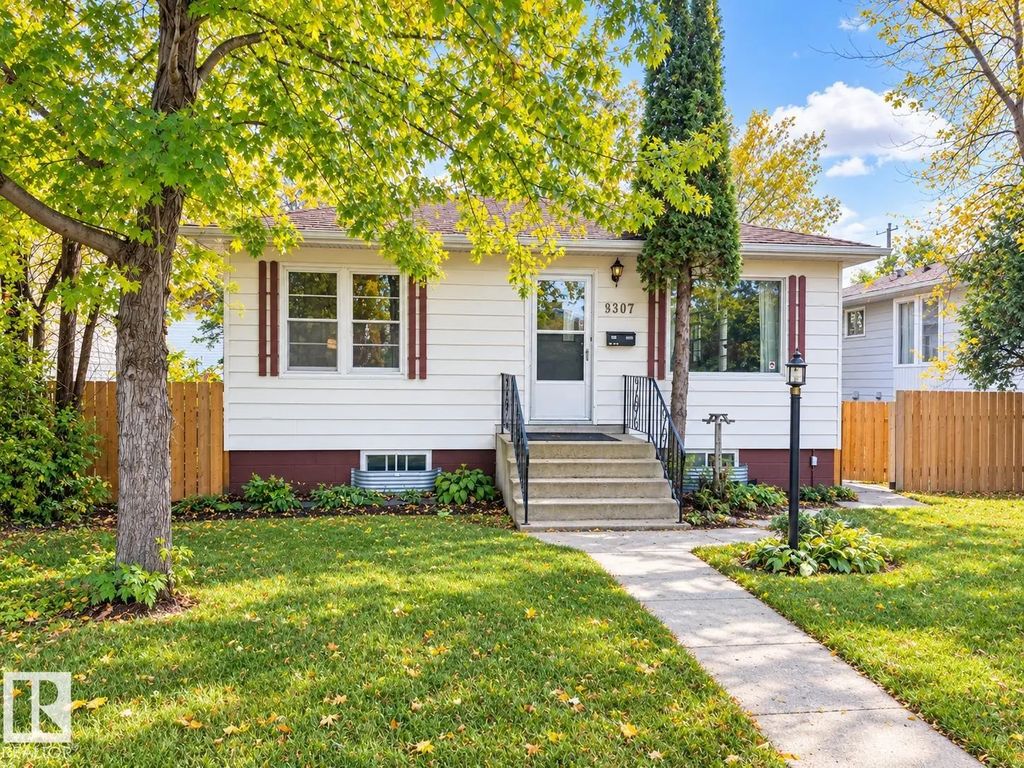 8907 83 Avenue, Edmonton