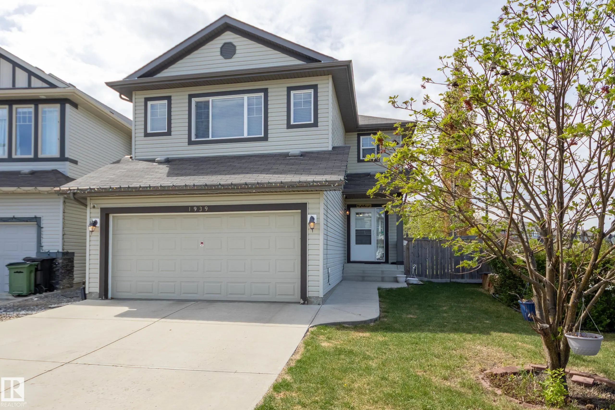 Home for Sale Located at 1939 118 Street Southwest, Edmonton, AB