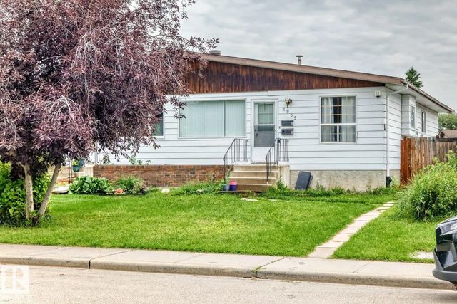 1035 Lakewood Road Nw, Edmonton