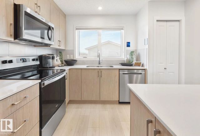 21136 25 Avenue Nw, Edmonton