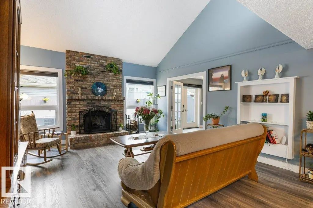 7 Whiteoaks Estates, St. Albert
