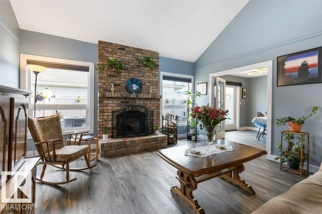 7 Whiteoaks Estates, St. Albert