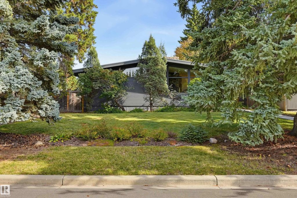 3 Riverside Crescent, Edmonton