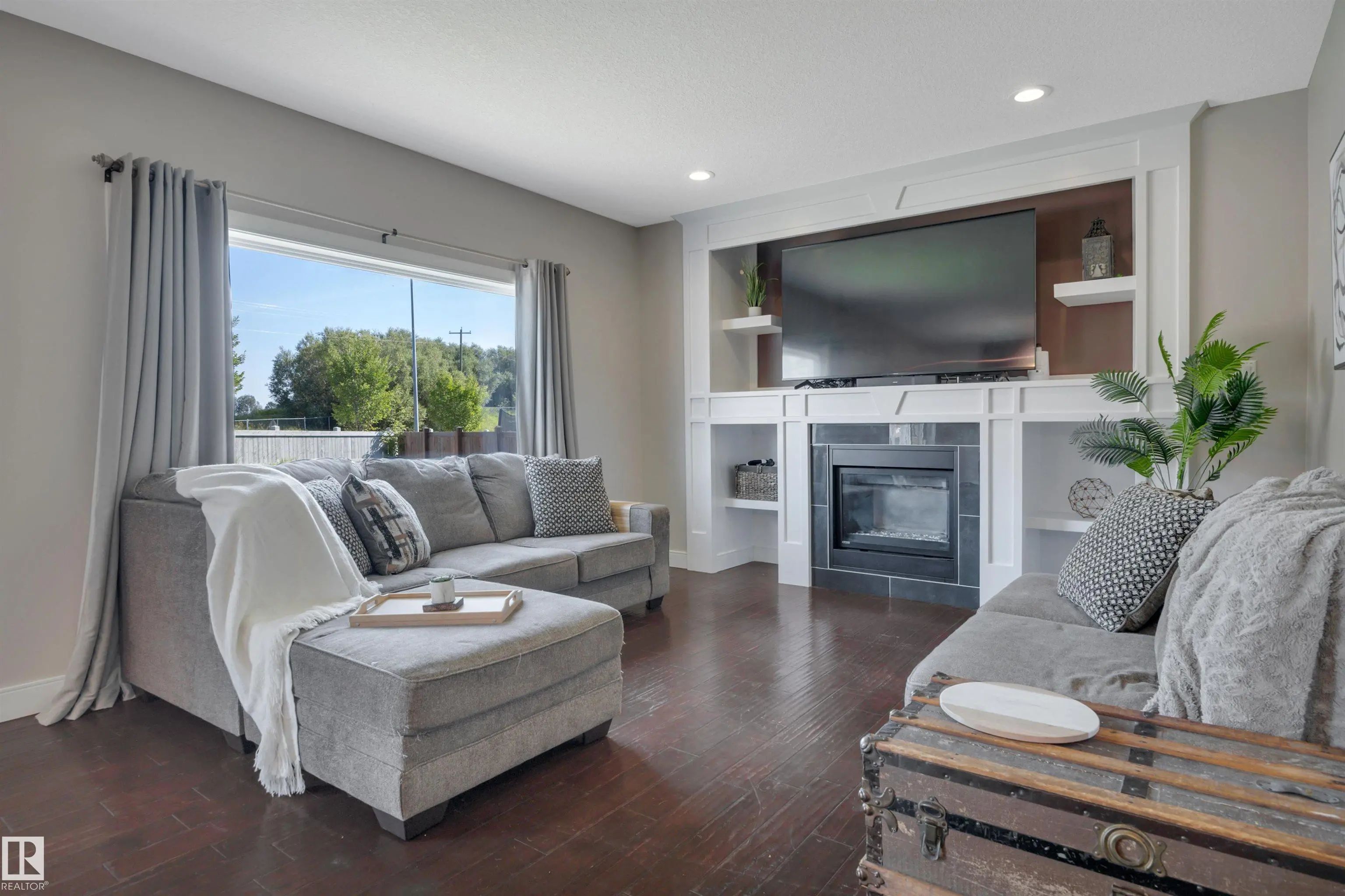 Photo for MLS®# E4510155 - home for sale at 3910 49 Avenue, Forest Heights (Beaumont), Beaumont AB