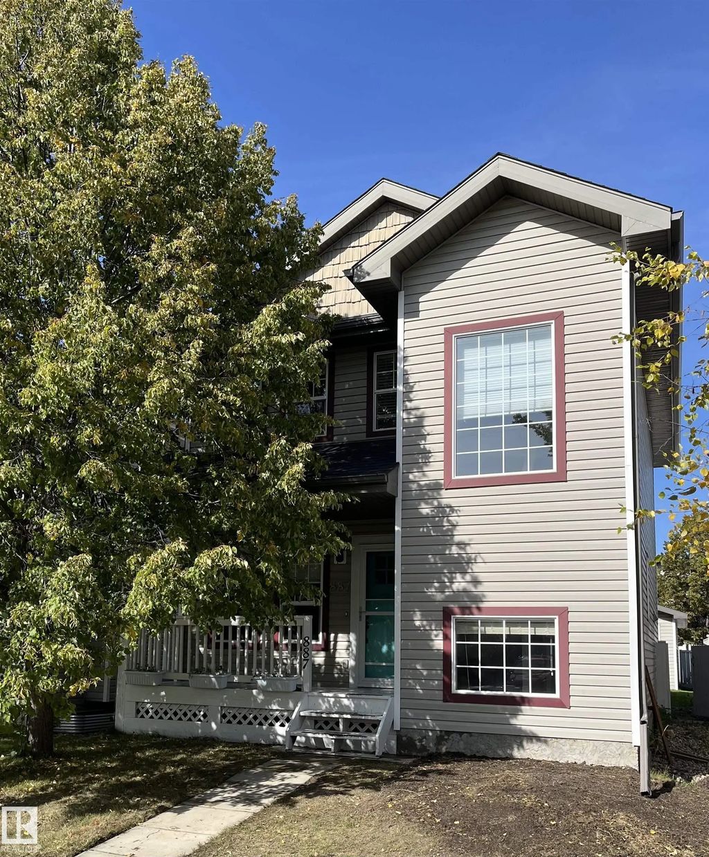 887 Oakland Boulevard, Devon