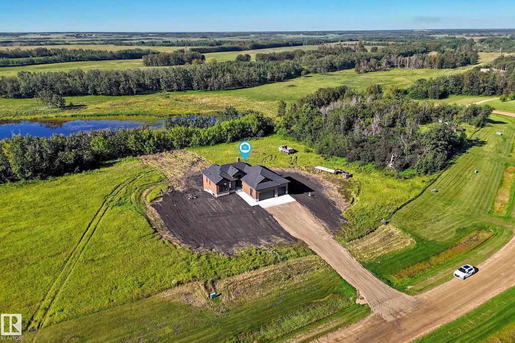110 58222 Range Road 221, Rural Thorhild County