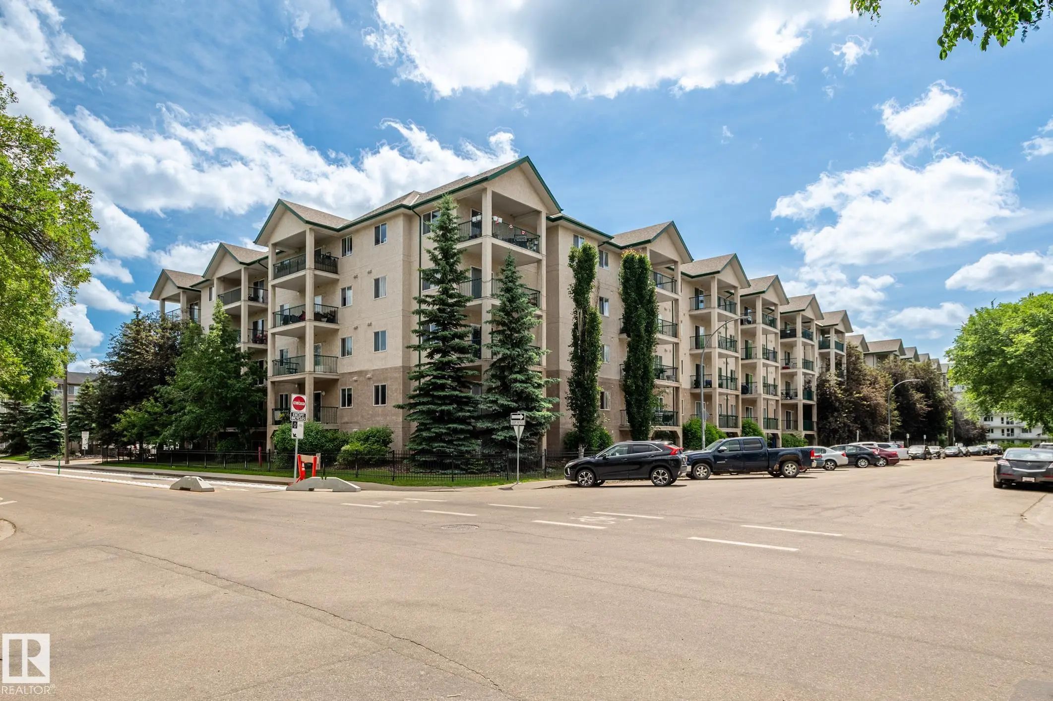 Photo for MLS®# E4496234 - home for sale at 228 11325 83 Street Northwest, Parkdale (Edmonton), Edmonton AB