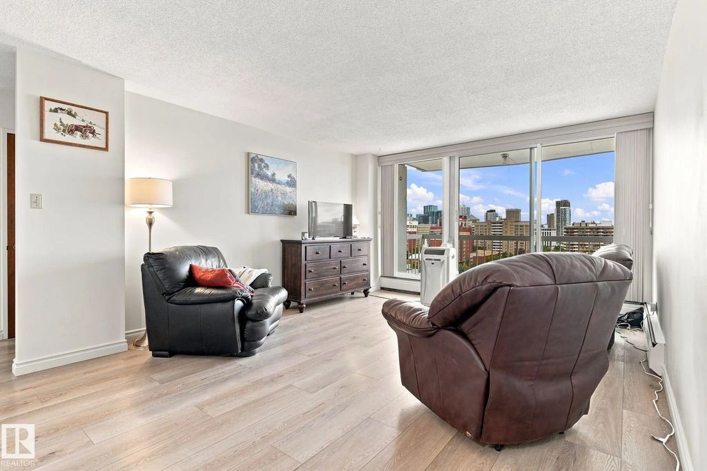 1507 9835 113 Street, Edmonton