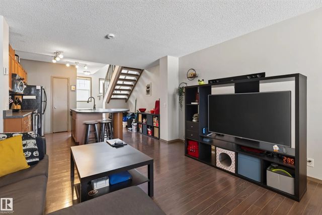 2 5604 199 Street Nw, Edmonton