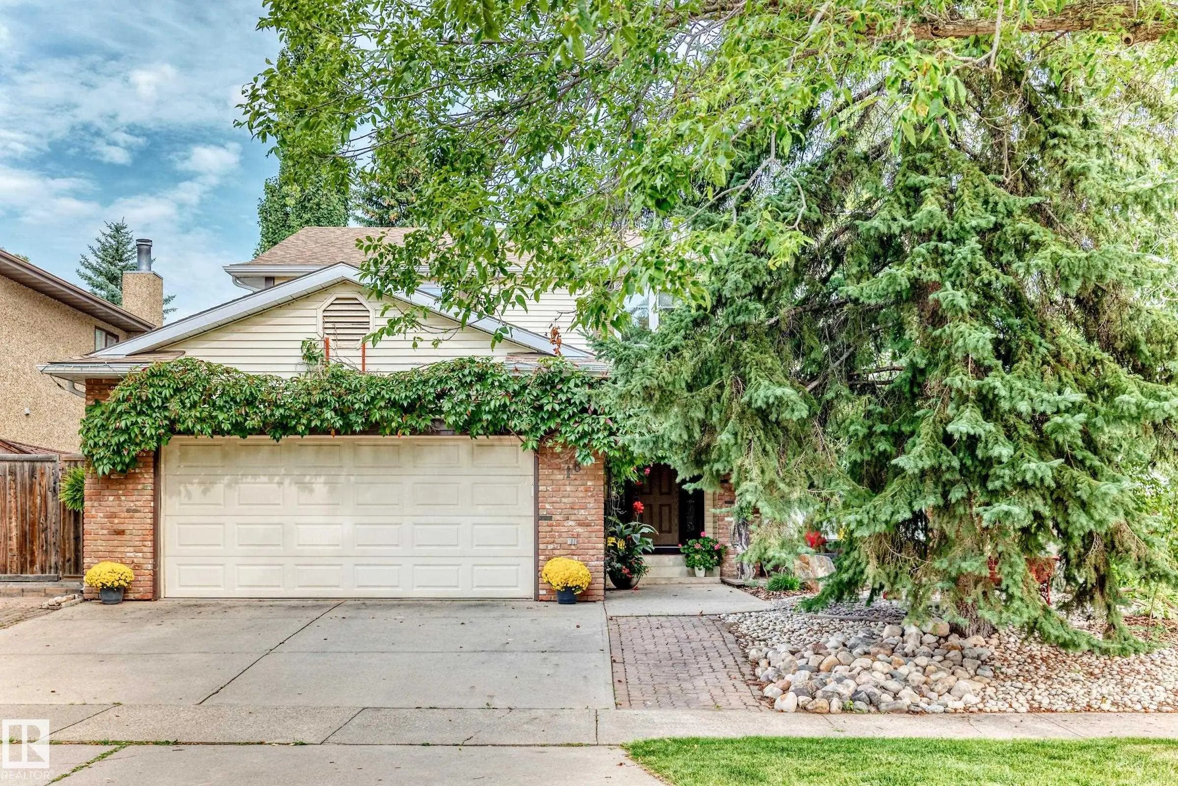 Photo for MLS®# E4506965 - home for sale at 16 Lorne Crescent, Lacombe Park, St. Albert AB