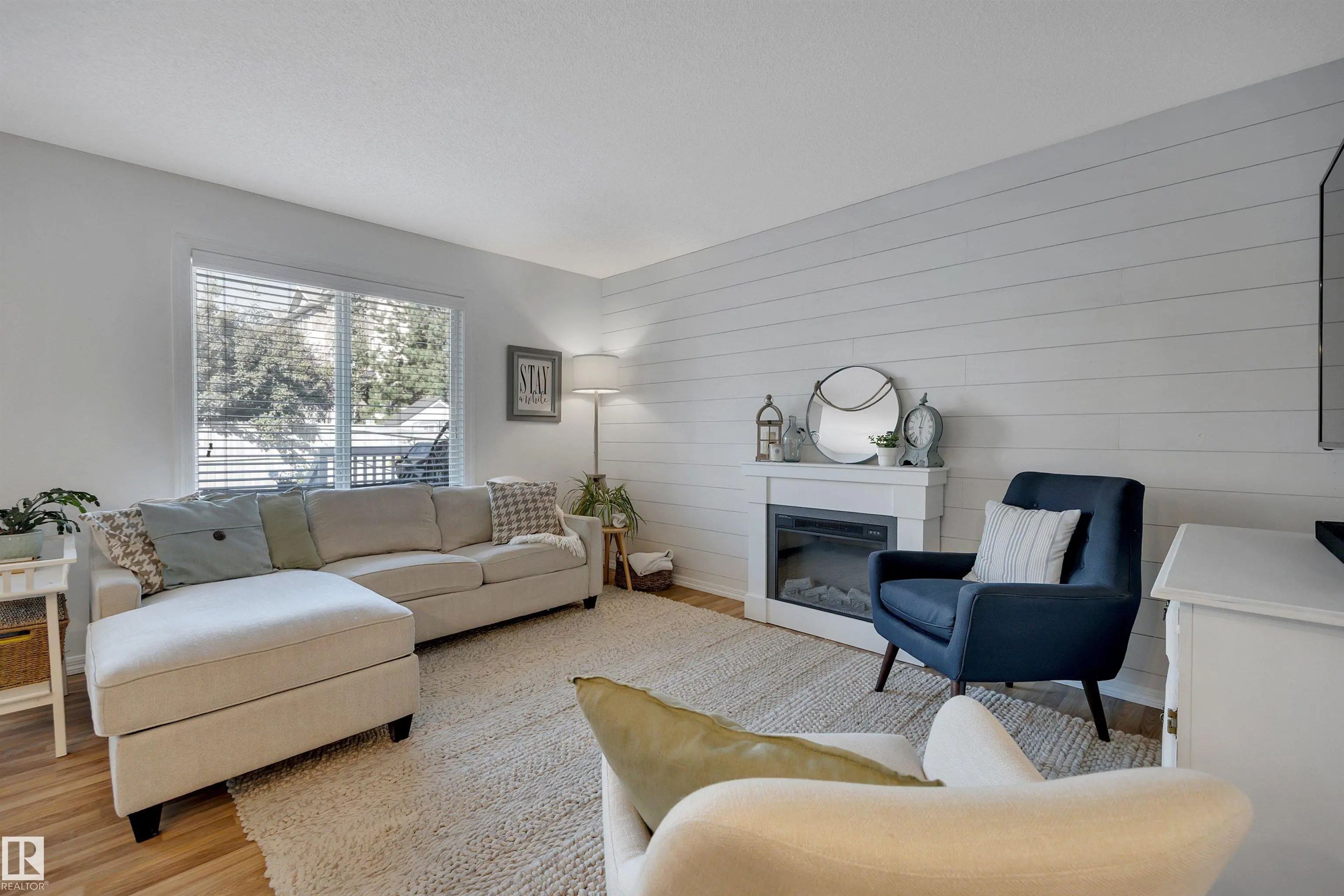 Photo for MLS®# E4505802 - home for sale at 1325 Cunningham Drive Southwest, Callaghan, Edmonton AB
